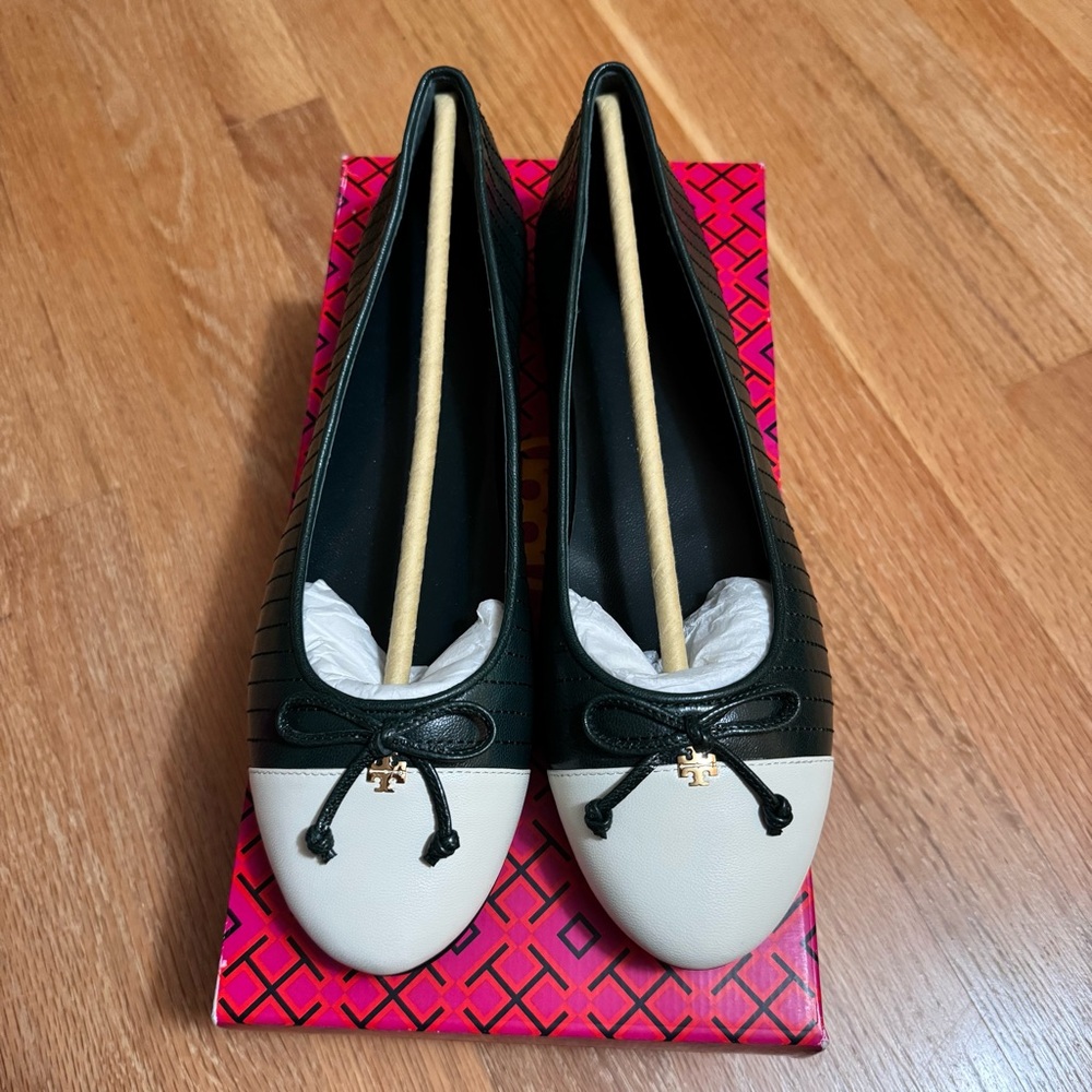 Tory Burch Quilted Cap Toe Ballet Flats Green & Ivory Size 9 NWT - Picture 4 of 11